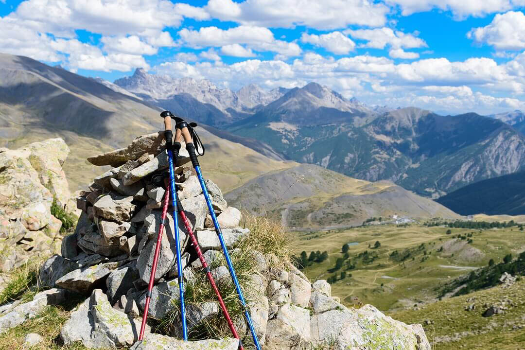 In estate saremo lieti di prestarvi i bastoncini da trekking o da nordic walking.